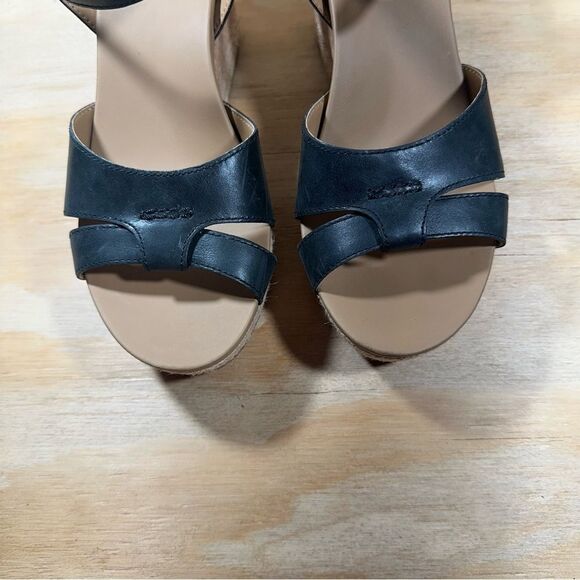 UGG Black Leather Wedge Sandals Women’s Size 6.5 - Picture 4 of 8